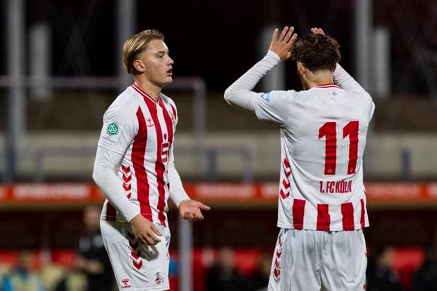 UEFA Youth-League: 1. FC Köln - Racing FC Union Luxemburg; 05.11.2025 Fynn Schenten (1. FC Köln U19, 9), Alessandro Puzzo (1. FC Köln U19, 11). UEFA Youth-League, Rückspiel des Meisterwegs Runde 2, 1. FC Köln - Racing FC Union Luxemburg, am 05.11.2025, Franz-Kremer-Stadion, Köln Copyright: xBEAUTIFULxSPORTS Meuselx