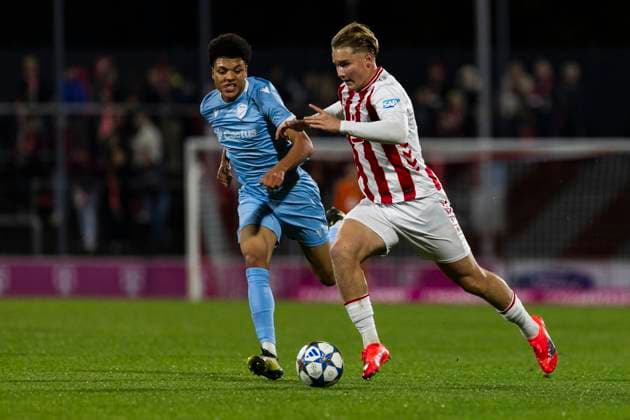 UEFA Youth-League: 1. FC Köln - Racing FC Union Luxemburg; 05.11.2025 Fynn Schenten (1. FC Köln U19, 9), William Messan (Racing FC Union Luxemburg U19, 11) UEFA Youth-League, Rückspiel des Meisterwegs Runde 2, 1. FC Köln - Racing FC Union Luxemburg, am 05.11.2025, Franz-Kremer-Stadion, Köln Copyright: xBEAUTIFULxSPORTS Meuselx