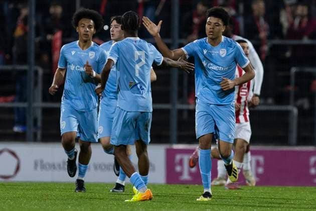 UEFA Youth-League: 1. FC Köln - Racing FC Union Luxemburg; 05.11.2025 William Messan (Racing FC Union Luxemburg U19, 11) und Wilfried Lukoki (Racing FC Union Luxemburg U19, 7) jubeln nach dem Tor zum 1:1 Ausgleich. UEFA Youth-League, Rückspiel des Meisterwegs Runde 2, 1. FC Köln - Racing FC Union Luxemburg, am 05.11.2025, Franz-Kremer-Stadion, Köln Copyright: xBEAUTIFULxSPORTS Meuselx