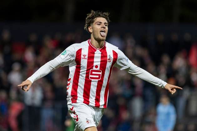 UEFA Youth-League: 1. FC Köln - Racing FC Union Luxemburg; 05.11.2025 Alessandro Puzzo (1. FC Köln U19, 11) jubelt nach seinem Tor zur 2:1 Führung. UEFA Youth-League, Rückspiel des Meisterwegs Runde 2, 1. FC Köln - Racing FC Union Luxemburg, am 05.11.2025, Franz-Kremer-Stadion, Köln Copyright: xBEAUTIFULxSPORTS Meuselx