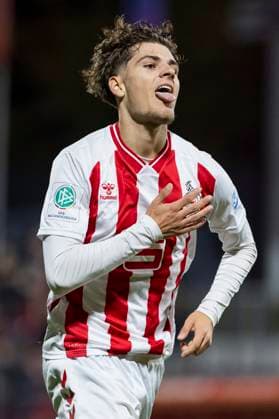 UEFA Youth-League: 1. FC Köln - Racing FC Union Luxemburg; 05.11.2025 Alessandro Puzzo (1. FC Köln U19, 11) jubelt nach seinem Tor zur 2:1 Führung. UEFA Youth-League, Rückspiel des Meisterwegs Runde 2, 1. FC Köln - Racing FC Union Luxemburg, am 05.11.2025, Franz-Kremer-Stadion, Köln Copyright: xBEAUTIFULxSPORTS Meuselx