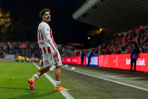 UEFA Youth-League: 1. FC Köln - Racing FC Union Luxemburg; 05.11.2025 Alessandro Puzzo (1. FC Köln U19, 11) jubelt nach seinem Tor zur 2:1 Führung. UEFA Youth-League, Rückspiel des Meisterwegs Runde 2, 1. FC Köln - Racing FC Union Luxemburg, am 05.11.2025, Franz-Kremer-Stadion, Köln Copyright: xBEAUTIFULxSPORTS Meuselx
