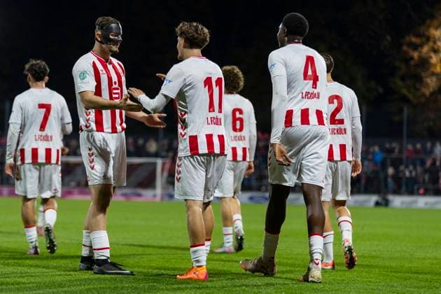 UEFA Youth-League: 1. FC Köln - Racing FC Union Luxemburg; 05.11.2025 Alessandro Puzzo (1. FC Köln U19, 11) jubelt mit Luis Stapelmann (1. FC Köln U19, 5) nach seinem Tor zur 2:1 Führung. UEFA Youth-League, Rückspiel des Meisterwegs Runde 2, 1. FC Köln - Racing FC Union Luxemburg, am 05.11.2025, Franz-Kremer-Stadion, Köln Copyright: xBEAUTIFULxSPORTS Meuselx
