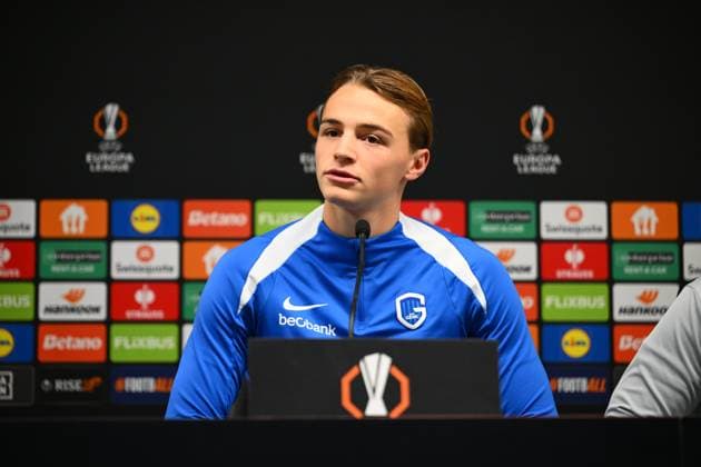 SC Braga v KRC Genk - UEFA Europa League Media Activities 05 11 2025 BRAGA, PORTUGAL - NOVEMBER 05 : Fink Thorsten head coach of KRC Genk and Smets Matte defender of KRC Genk talking to the press during a press conference, PK, Pressekonferenz ahead of the UEFA Europa League 2025 26 League Phase MD4 match between SC Braga and KRC Genk on November 5, 2025 in Braga, Portugal, 05 11 2025 Braga Portugal  Copyright: xVincentxKalutx