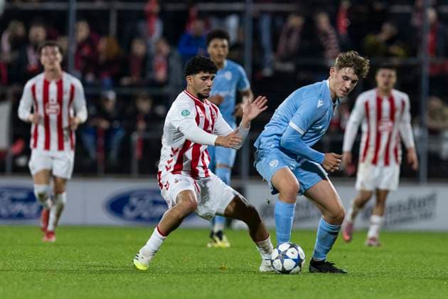 UEFA Youth-League: 1. FC Köln - Racing FC Union Luxemburg; 05.11.2025 Fayssal Harchaoui (1. FC Köln U19, 10), Bruno Giesteira (Racing FC Union Luxemburg U19, 15) UEFA Youth-League, Rückspiel des Meisterwegs Runde 2, 1. FC Köln - Racing FC Union Luxemburg, am 05.11.2025, Franz-Kremer-Stadion, Köln Copyright: xBEAUTIFULxSPORTS Meuselx