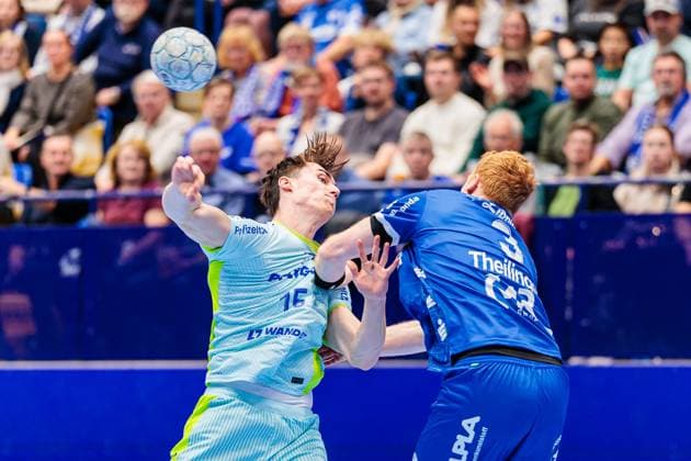 v.l. Miro Schluroff (VfL Gummersbach, 15), Nicolai Theilinger (TBV Lemgo Lippe, 03) GER, TBV Lemgo Lippe vs. VfL Gummersbach, Handball, DHB-Pokal, 3. Spieltag, Spielzeit 2025 2026, 05.11.2025 GER, TBV Lemgo Lippe vs. VfL Gummersbach, Handball, DHB-Pokal, 3. Spieltag, Spielzeit 2025 2026, 05.11.2025 Lemgo Copyright: xEibner-Pressefoto JanxRollingerx EP_JSK