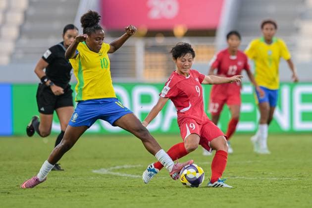 Brazil v Korea DPR: FIFA U-17 Women s World Cup Morocco 2025 Semi Final 10 Kaylane (Midfielder) of Brazil U-17 contrasts with 9 Ri R. Kyong Im (Midfielder) of Korea DPR U-17 during the FIFA U-17 Women s World Cup Morocco 2025 Semifinal match between Brazil and Korea DPR in Rabat, Morocco, on November 5, 2025, at the Olympic Stadium Rabat Morocco  Copyright: xAndreaxxAmatox originalFilename:amato-notitle251105_npRL6.jpg