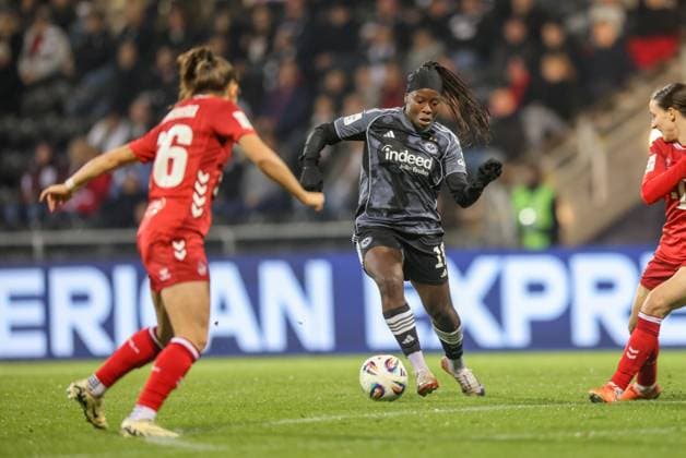 DEU, Frankfurt, Eintracht Frankfurt vs FC Köln, Google Pixel Frauen Bundesliga, DFB, Saison 2526, Stadion am Bretanobad, 9. Spieltag im Bild v.l.n.r: Martyna Wiankowska (FC Köln 26), Nicole Anyomi (Eintracht Frankfurt 19) DFB DFL REGULATIONS PROHIBIT ANY USE OF PHOTOGRAPHS AS IMAGE SEQUENCES AND OR QUASI-VIDEO, 05.11.2025 Copyright: HMBxMedia HendrikxHamelau