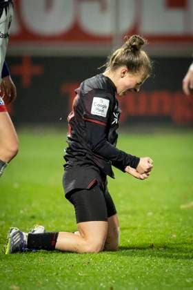 Frauen Fußball-Bundesliga; Bayer 04 Leverkusen - Hamburger SV, 05.11.2025 Torjubel nach dem 1:0 durch Kristin Kögel (Bayer 04 Leverkusen, 11); Bayer 04 Leverkusen - Hamburger SV an Spieltag 9 der Google Pixel Frauen-Bundesliga am 05.11.2025 im Ulrich-Haberland-Stadion in Leverkusen (Nordrhein-Westfalen). DFL REGULATIONS PROHIBIT ANY USE OF PHOTOGRAPHS AS IMAGE SEQUENCES AND OR QUASI-VIDEO. Copyright: xBEAUTIFULxSPORTS AxelxKohringx