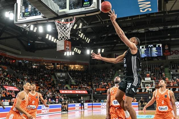 6. Spieltag BKT Euro Cup; Ratiopharm Ulm gegen London Lions, Ratiopharm Arena Ulm 07.11.2025 Carl Sandy (London Lions, 3) macht den Korb Ulm 07.11.2025 - 6. Spieltag BKT EuroCup, Ratiopharm Ulm gegen London Lions, Ratiopharm Arena Ulm Copyright: xBEAUTIFULxSPORTS Märklx