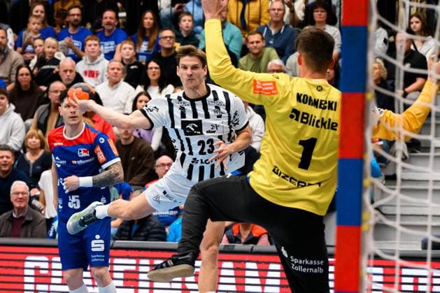 Balingen: DHB Pokal - Achtelfinale - HBW Balingen - THW Kiel Rune Dahmke (THW Kiel), Torhueter Mateusz Kornecki (HBW Balingen) Balingen Baden-Württemberg Deutschland