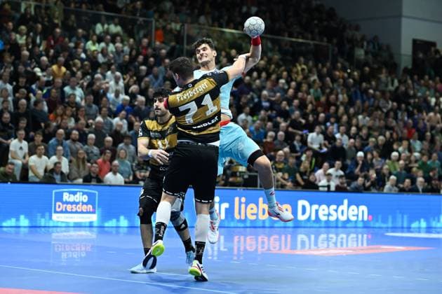 Nikolaj Enderleit (MT Melsungen , 4) Oliver Seidler (HC Elbflorenz 2006, 71) HC Elbflorenz 2006 vs. MT Melsungen, DHB-Pokal Herren, Spielzeit 2025 2026, 05.11.2025 HC Elbflorenz 2006 vs. MT Melsungen, DHB-Pokal Herren, Spielzeit 2025 2026, 05.11.2025 Dresden Copyright: xEibner-Pressefoto xHoepnerx EP_PHR