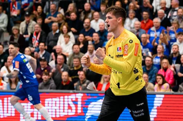 Balingen: DHB Pokal - Achtelfinale - HBW Balingen - THW Kiel Torhueter Mateusz Kornecki (HBW Balingen) Jubel Freude Emotion Balingen Baden-Württemberg Deutschland