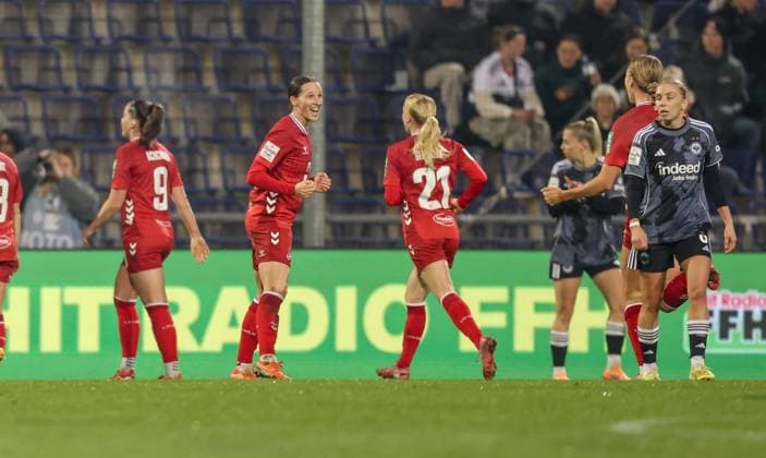 DEU, Frankfurt, Eintracht Frankfurt vs FC Köln, Google Pixel Frauen Bundesliga, DFB, Saison 2526, Stadion am Bretanobad, 9. Spieltag im Bild: Sandra Jessen (FC Köln 6) erzielt das Tor zum 1:0, Jubel und Freude beim Team DFB DFL REGULATIONS PROHIBIT ANY USE OF PHOTOGRAPHS AS IMAGE SEQUENCES AND OR QUASI-VIDEO, 05.11.2025 Copyright: HMBxMedia HendrikxHamelau
