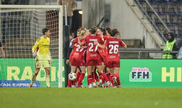 DEU, Frankfurt, Eintracht Frankfurt vs FC Köln, Google Pixel Frauen Bundesliga, DFB, Saison 2526, Stadion am Bretanobad, 9. Spieltag im Bild: Sandra Jessen (FC Köln 6) erzielt das Tor zum 1:0, Jubel und Freude beim Team DFB DFL REGULATIONS PROHIBIT ANY USE OF PHOTOGRAPHS AS IMAGE SEQUENCES AND OR QUASI-VIDEO, 05.11.2025 Copyright: HMBxMedia HendrikxHamelau