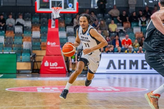 Basketball FIBA Europe Cup, Saison 2025 2026, Herren, Hauptrunde, Gruppenphase, 4. Spieltag, 05.11.2025, RASTA Vechta - CS Valcea 1924 Alonzo Verge ( 11 - RASTA Vechta) in Aktion Vechta RASTA Dome Niedersachsen Deutschland