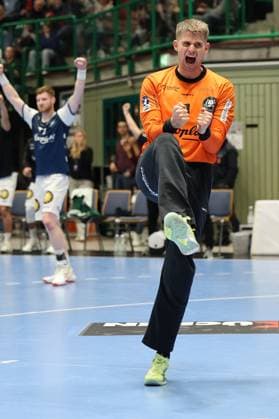 GER, 1.DHB-Pokal, Achtelfinale, bergischer HC vs. TSV Hannover-Burgdorf, 05.11.2025, Unihalle, Wuppertal, GER, 1.DHB-Pokal, Achtelfinale, bergischer HC vs. TSV Hannover-Burgdorf, , im Bild: Christopher Rudeck Torwart (BHC 1), Jubel Jubellauf, nach einem gehaltenen Ball