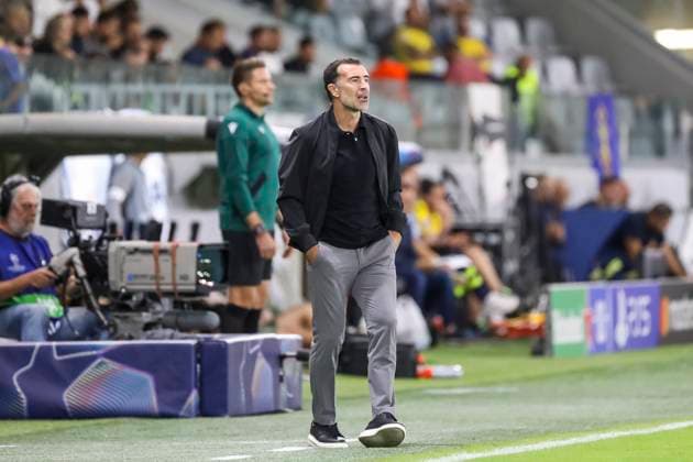 UEFA Champions League : Pafos vs Villarreal Pafos Coach JUAN CARLOS CARCEDO is seen during the game. Pafos plays against Villarreal for the matchday 4 of the League Phase of the UEFA Champions League competition, Limassol, Cyprus, on Nov. 5, 2025. Limassol Cyprus Copyright: xKOSTASxPIKOULASx