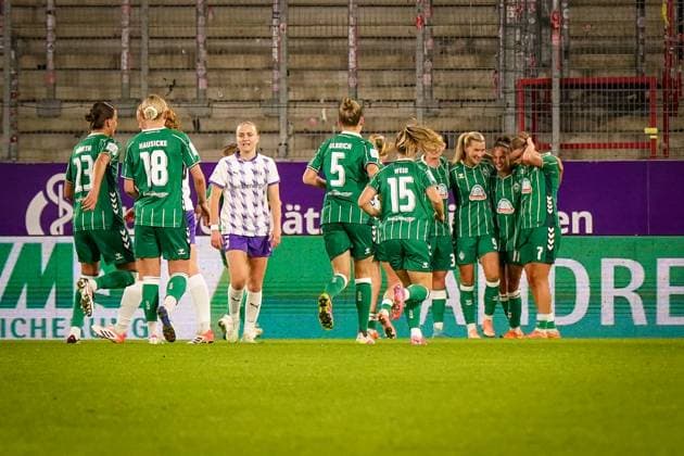 Deutschland: Frauen Fussball Google Pixel Frauen-Bundesliga 2025 26, 9. Spieltag - SGS Essen vs SV Werder Bremen - Stadion an der Hafenstraße: Tor und Torjubel zum 0:2 durch Medina DeÅ¡iÄ‡ Medina Desic (SV Werder Bremen, 9) Freude, Emotionen, Jubel Essen Nordrhein-Westfalen Deutschland Copyright: xJOERANxSTEINSIEKx