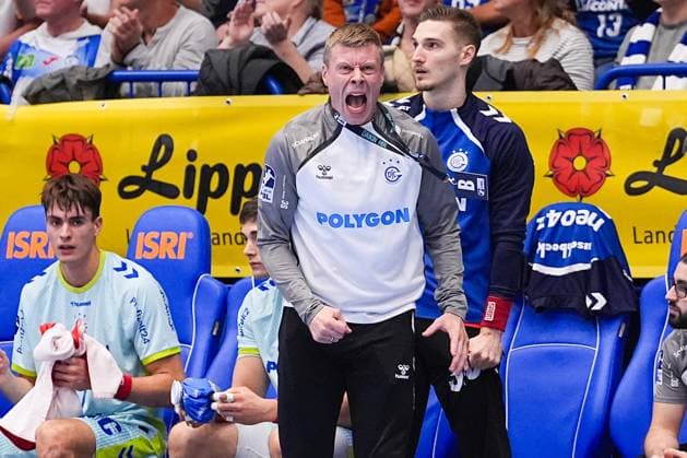05.11.2025, xydrx, Handball, Achtelfinale DHB Pokal, TBV Lemgo Lippe - VfL Gummersbach, PHOENIX Contact-Arena: Gudjon Valur Sigurdsson (Cheftrainer VfL Gummersbach) gestikulierend Nordrhein-Westfahlen Deutschland