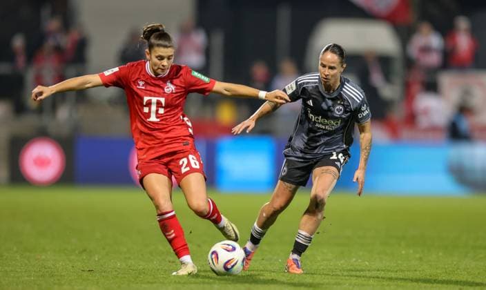 DEU, Frankfurt, Eintracht Frankfurt vs FC Köln, Google Pixel Frauen Bundesliga, DFB, Saison 2526, Stadion am Bretanobad, 9. Spieltag im Bild v.l.n.r: Martyna Wiankowska (FC Köln 26), GÃ raldine Reuteler (Eintracht Frankfurt 14) DFB DFL REGULATIONS PROHIBIT ANY USE OF PHOTOGRAPHS AS IMAGE SEQUENCES AND OR QUASI-VIDEO, 05.11.2025 Copyright: HMBxMedia HendrikxHamelau