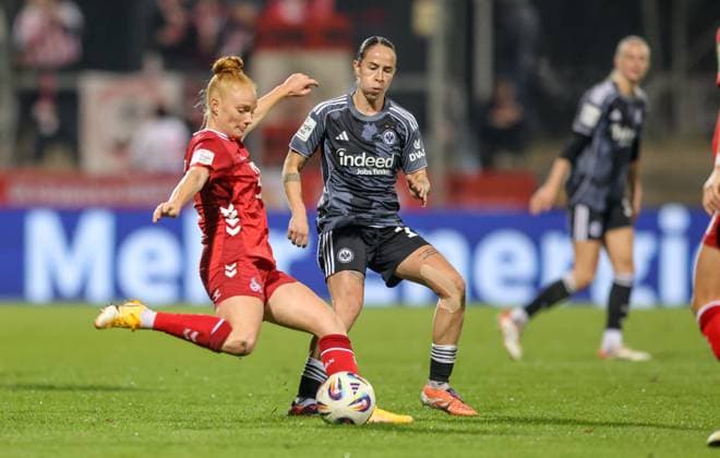 DEU, Frankfurt, Eintracht Frankfurt vs FC Köln, Google Pixel Frauen Bundesliga, DFB, Saison 2526, Stadion am Bretanobad, 9. Spieltag im Bild v.l.n.r: Laura Vogt (FC Köln 8), GÃ raldine Reuteler (Eintracht Frankfurt 14) DFB DFL REGULATIONS PROHIBIT ANY USE OF PHOTOGRAPHS AS IMAGE SEQUENCES AND OR QUASI-VIDEO, 05.11.2025 Copyright: HMBxMedia HendrikxHamelau