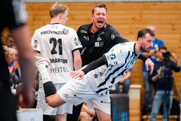 Balingen: DHB Pokal - Achtelfinale - HBW Balingen - THW Kiel Trainer Filip Jicha (THW Kiel), Domagoj Duvnjak (THW Kiel) Balingen Baden-Württemberg Deutschland