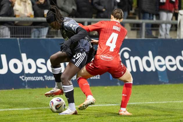 Google Pixel Frauen Bundesliga: Eintracht Frankfurt - 1. FC Köln, 05.11.2025 Nicole Anyomi (Eintracht Frankfurt 19) & Sara Agrez (1. FC Köln 4) im Zweikampf um den ball, Eintracht Frankfurt - 1. FC Köln, Frankfurt, Stadion am Brentanobad, 5.11.2025 Copyright: xBEAUTIFULxSPORTS Gawlikx
