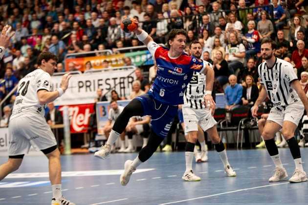 Mex Raguse (HBW Balingen Weilstetten, 06) am Kreis, HBW Balingen Weilstetten vs. THW Kiel, Handball, DHB Pokal, Achtelfinale, Saison 2025 2026, 05.11.2025 Eibner-Pressefoto Andreas Ulmer HBW Balingen Weilstetten vs. THW Kiel, Handball, DHB Pokal, Achtelfinale, Saison 2025 2026, 05.11.2025 Balingen Copyright: xEibner-Pressefoto AndreasxUlmerx EP_AUR