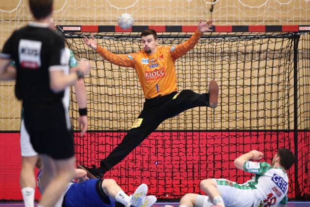 05.11.2025, xtgx, Handball, DHB Pokal 3. Runde, TV Großwallstadt - SC Magdeburg v.l. Sergey Hernandez Ferrer (Magdeburg, 1) Parade, haelt den Ball, faengt den Ball, pariert Elsenfeld