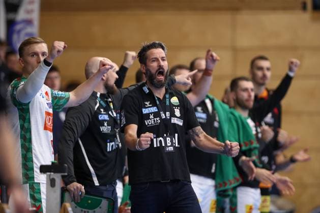 05.11.2025, xtgx, Handball, DHB Pokal 3. Runde, TV Großwallstadt - SC Magdeburg v.l. Bennet Wiegert (Magdeburg, Trainer) Jubel, Torjubel, jubelt ueber das Tor, celebrate the goal, celebration Elsenfeld
