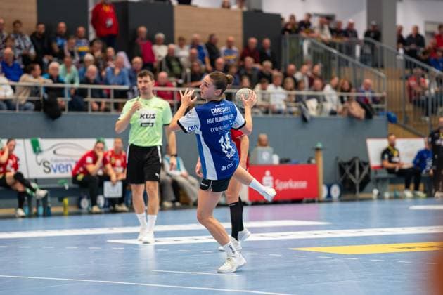 HSG Blomberg-Lippe (GER) vs. SV Union Halle-Neustadt (GER), Handball, DHB-Pokal Frauen, Viertelfinale, 05.11.2025, Saision 2025 2026, Blomberg Ona Vegue (HSG Blomberg-Lippe, 14) bei einem 7-Meter Wurf Blomberg Sporthalle an der Ulmenallee Deutschland