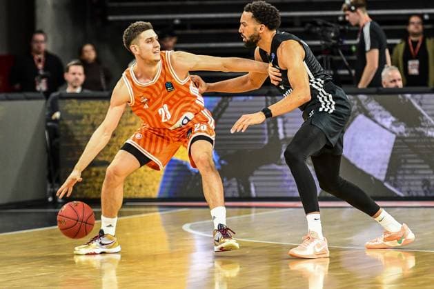 6. Spieltag BKT Euro Cup; Ratiopharm Ulm gegen London Lions, Ratiopharm Arena Ulm 07.11.2025 Diego Garavaglia (Ratiopharm Ulm, 23) gegen Deane Williams (London Lions, 31) Ulm 07.11.2025 - 6. Spieltag BKT EuroCup, Ratiopharm Ulm gegen London Lions, Ratiopharm Arena Ulm Copyright: xBEAUTIFULxSPORTS Märklx