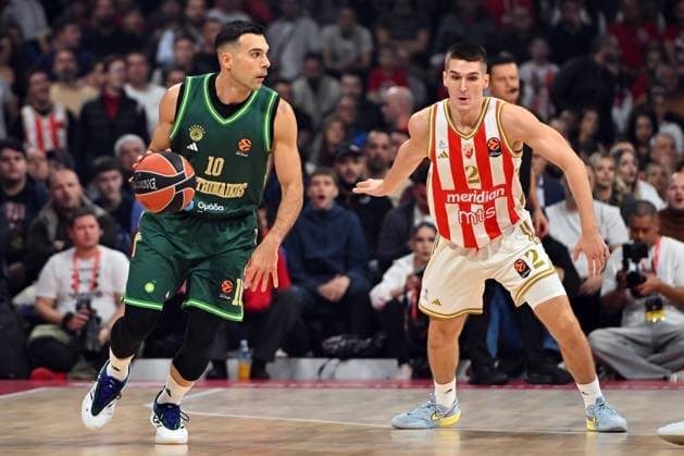 CRVENA ZVEZDA vs PANATHINAIKOS KOSTAS SLOUKAS, basketball player of Panathinaikos, during the Euroleague match against Crvena zvezda, and STEFAN MILJENOVIC, at Belgrade Arena. Belgrade, 05.11.2025. photo: MN Press photo BASKETBALL, EUROLEAGUE, CRVENA ZVEZDA, PANATHINAIKOS Belgrade Belgrade Arena Serbia Copyright: xMarkoxMetlasx xMNxPressx