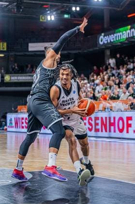 Basketball FIBA Europe Cup, Saison 2025 2026, Herren, Hauptrunde, Gruppenphase, 4. Spieltag, 05.11.2025, RASTA Vechta - CS Valcea 1924 Alonzo Verge ( 11 - RASTA Vechta) in Aktion Vechta RASTA Dome Niedersachsen Deutschland