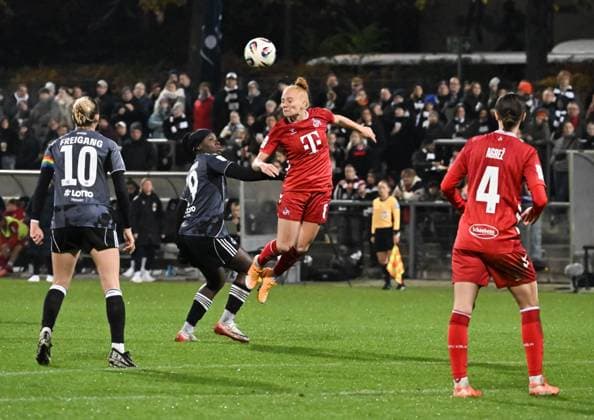 05.11.2025, xsltx, Fussball Google Pixel Frauen-Bundesliga, Eintracht Frankfurt - 1.FC Köln v.l. Laura Freigang (Eintracht Frankfurt), Nicole Anyomi (Eintracht Frankfurt), Laura Vogt (1. FC Köln), Sara AgreÅ¾ (1. FC Köln) (DFL DFB REGULATIONS PROHIBIT ANY USE OF PHOTOGRAPHS as IMAGE SEQUENCES and or QUASI-VIDEO)