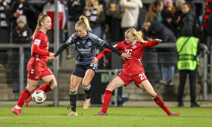 DEU, Frankfurt, Eintracht Frankfurt vs FC Köln, Google Pixel Frauen Bundesliga, DFB, Saison 2526, Stadion am Bretanobad, 9. Spieltag im Bild v.l.n.r: Rebecka Blomqvist (Eintracht Frankfurt 28), Anna Gerhardt (FC Köln 21) DFB DFL REGULATIONS PROHIBIT ANY USE OF PHOTOGRAPHS AS IMAGE SEQUENCES AND OR QUASI-VIDEO, 05.11.2025 Copyright: HMBxMedia HendrikxHamelau