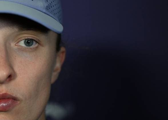 WTA, Tennis Damen Finals 2025 - Day Five RIYADH, SAUDI ARABIA NOVEMBER 5, 2025: Iga Swiatek of Poland speaks to the media after she loses her last group-stage match against Amanda Anisimova of the United States, on Day 5 of the 2025 WTA Finals, part of the Hologic WTA Tour, at King Saud University Indoor Arena in Riyadh, Saudi Arabia, on November 5, 2025. Riyadh Saudi Arabia  Copyright: xSTRx originalFilename:str-wtafinal251105_np2s0.jpg