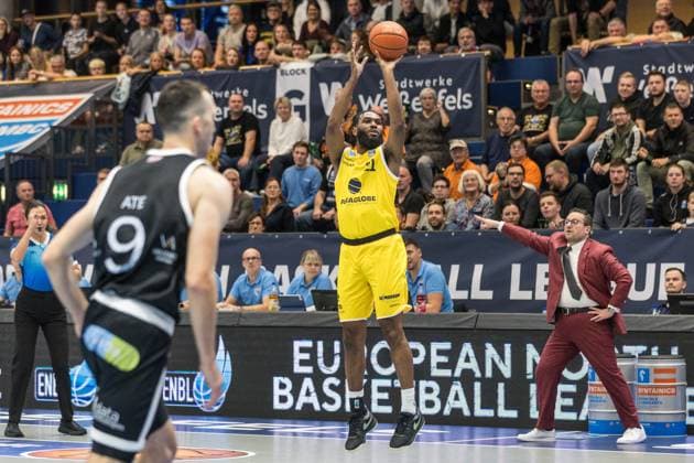 GER, European North Basketball League, ENBL, 2025-2026, Syntainics MBC - Valmiera Glass VIA. 05.11.2025, Stadthalle, Weißenfels, GER, European North Basketball League, ENBL, 2025-2026, Syntainics MBC - Valmiera Glass VIA. RJ Gunn (Syntainics MBC, 21) Â Foto Alexander Trienitz Weißenfels Stadthalle Sachsen-Anhalt Deutschland