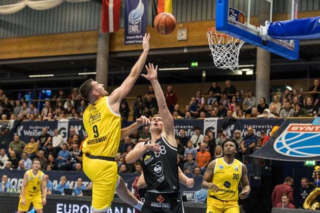 GER, European North Basketball League, ENBL, 2025-2026, Syntainics MBC - Valmiera Glass VIA. 05.11.2025, Stadthalle, Weißenfels, GER, European North Basketball League, ENBL, 2025-2026, Syntainics MBC - Valmiera Glass VIA. Kresimir Nikic (Syntainics MBC, 9) Â Foto Alexander Trienitz Weißenfels Stadthalle Sachsen-Anhalt Deutschland