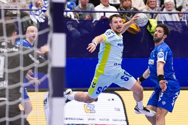 05.11.2025, xydrx, Handball, Achtelfinale DHB Pokal, TBV Lemgo Lippe - VfL Gummersbach, PHOENIX Contact-Arena: Joao Gomes (VfL Gummersbach 3) beim Wurf auf das Tor von Constantin Moestl (TBV Lemgo Lippe 1) Nordrhein-Westfahlen Deutschland