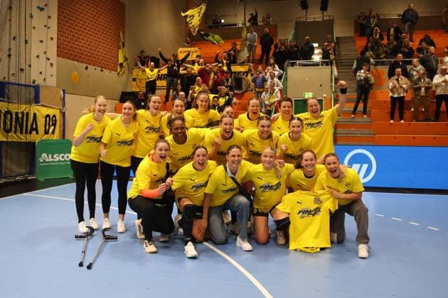 Siegerfoto Borussia Dortmund GER, Borussia Dortmund gegen VfL Oldenburg, Handball, DHB-Pokal Frauen, Achtelfinale, Spielzeit 2025 2026, 05.11.2025 GER, Borussia Dortmund gegen VfL Oldenburg, Handball, DHB-Pokal Frauen, Achtelfinale, Spielzeit 2025 2026, 05.11.2025 Dortmund Copyright: xEibner-Pressefoto FrankxZeisingx EP_FZG