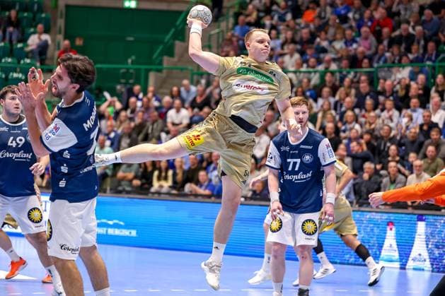 05.11.2025, Handball, Achtelfinale DHB-Pokal, Bergischer HC - TSV Hannover-Burgdorf, Unihalle Wuppertal: xb54 wirft auf das Tor Nordrhein-Westfalen Deutschland