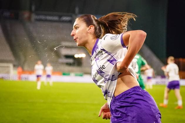 Deutschland: Frauen Fussball Google Pixel Frauen-Bundesliga 2025 26, 9. Spieltag - SGS Essen vs SV Werder Bremen - Stadion an der Hafenstraße: Laureta Elmazi (SGS Essen, 11) Copyright: xJOERANxSTEINSIEKx