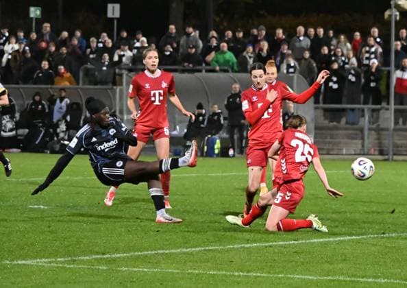 05.11.2025, xsltx, Fussball Google Pixel Frauen-Bundesliga, Eintracht Frankfurt - 1.FC Köln v.l. Nicole Anyomi (Eintracht Frankfurt) trifft in der Nachspielzeit zum 1:1 für die Eintracht (DFL DFB REGULATIONS PROHIBIT ANY USE OF PHOTOGRAPHS as IMAGE SEQUENCES and or QUASI-VIDEO)