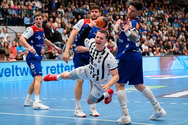 Balingen: DHB Pokal - Achtelfinale - HBW Balingen - THW Kiel Elias Ellefsen a Skipagotu (THW Kiel) Balingen Baden-Württemberg Deutschland