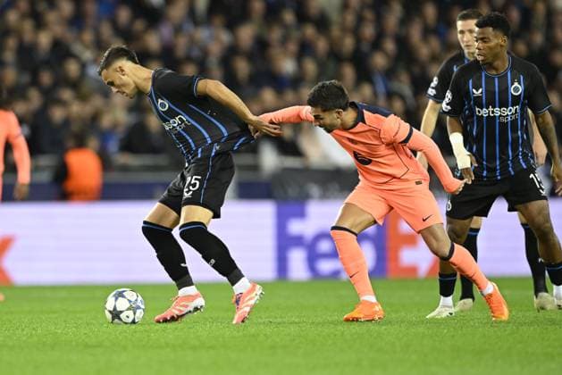 Club Brugge v Barcelona - UEFA Champions League BRUGGE, BELGIUM - NOVEMBER 05 : Torres Ferran forward of Barcelona Stankovic Aleksandar midfielder of Club Brugge in action during the UEFA Champions League 2025 26 League Phase MD4 match between Club Brugge and Barcelona on November 5, 2025 in Brugge, Belgium, 05 11 2025 Brugge Belgium  Copyright: xNicoxVereeckenx