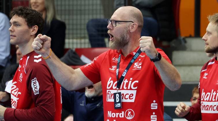 BAU 05.11.2025 Stuttgart Handball TVB Stuttgart vs. SG Flensburg-Handewitt, Trainer Ales Pajovic (Flensburg) jubelt