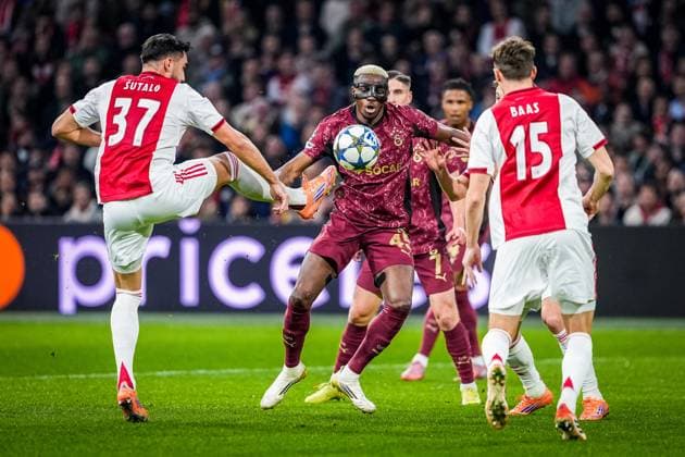 AMSTERDAM , 05-11-2025 , JohanCruyff Arena , season 2025 2026 , UEFA Champions League Football , match between Ajax and Galatasaray. Picture shows Ajax player Josip Sutalo and Galatasaray player Victor Osimhen Ajax - Galatasaray  x31876661x Copyright: