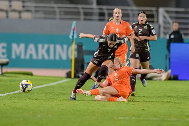 CALCIO - FIFA Mondiali - U17, U 17 Women - Semifinal - Netherlands vs Mexico 5 Rietveld K. (Defender) of Netherlands U-17 contrast with 7 Miyazato A. (Forward) of Mexico U-17 is in action during the FIFA U-17 Women s World Cup Morocco 2025 Semifinal match between Netherlands and Mexico in Rabat, Morocco, on November 5, 2025, at the Olympic Stadium Morocco Morocco  Copyright: xIPAxSport ABACAx